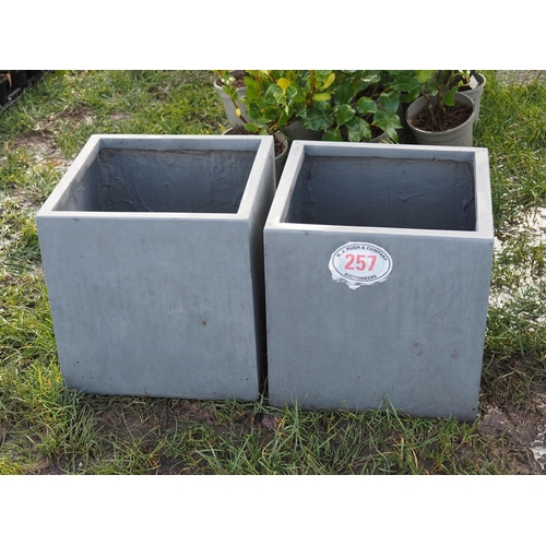 257 - Fibre clay square grey planter - 2