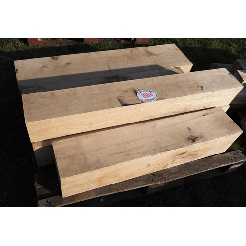 1064 - Oak beams average 1.0m - 5