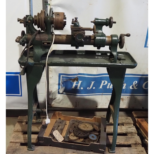 749 - Drummond brothers variable speed metal working lathe with round 25