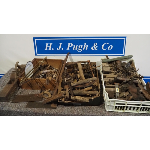 766 - Assorted moulding planes and other vintage woodworking tools