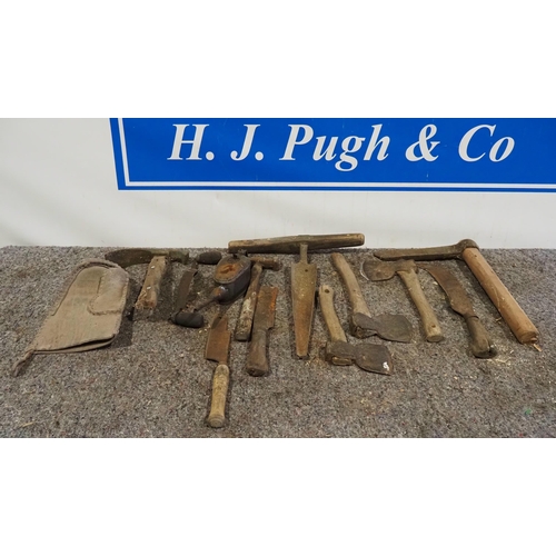 769 - Vintage woodworking tools and hedge laying tools etc