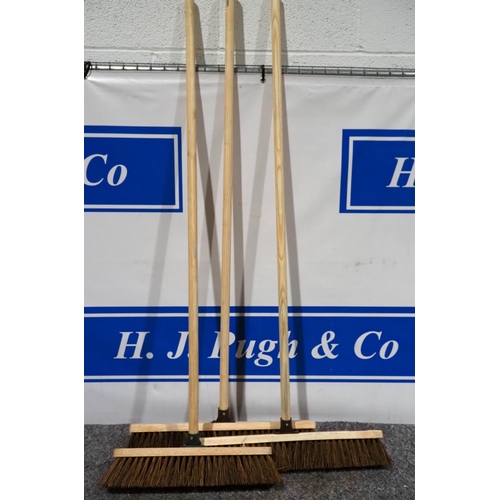 815 - Large brooms - 3