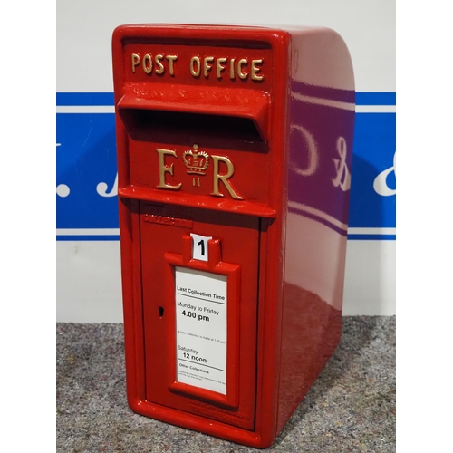 827 - Red post box 22