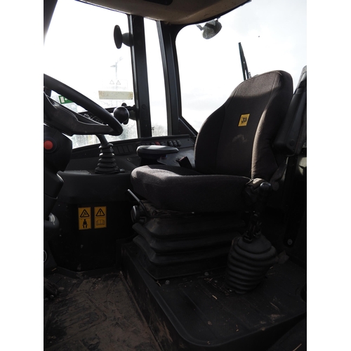 1633 - JCB 407BST loader. 2015. C/w muck grab, bucket and pallet tines. Reg. HY15 DYW. Key in office