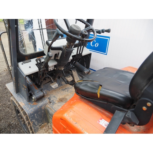 1637 - Toyota 5FGF20 gas forklift. Runs, showing 74,122 hours. Key in office