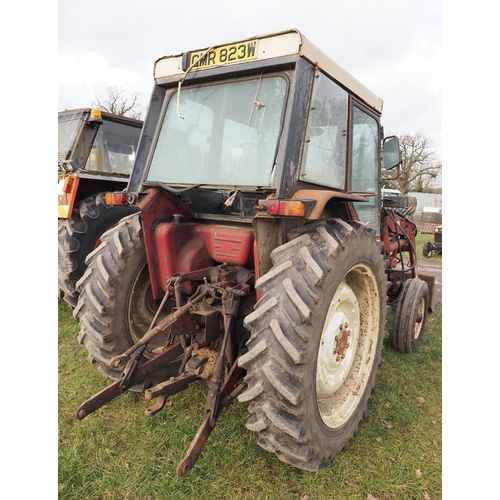 1648 - International 584 tractor. C/w Quicke 3260 loader, fork and bale spike. Showing 5677 hours. Reg. GMR... 