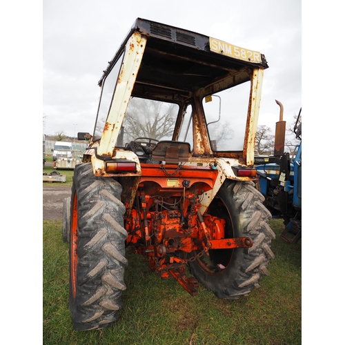 1651 - David Brown 995 tractor. C/w cab and loader, runs and drives