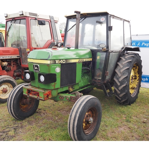 1653 - John Deere 1640 tractor. Runs and drives. Key in office