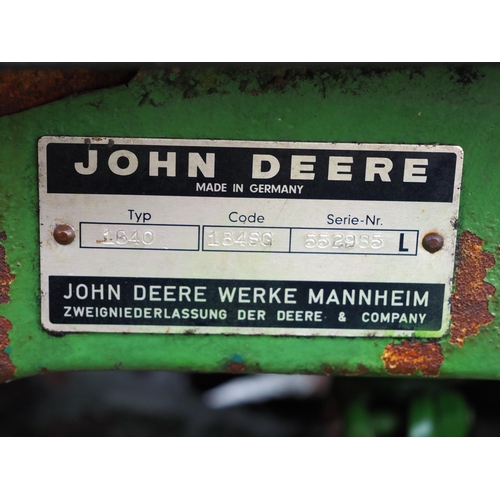 1653 - John Deere 1640 tractor. Runs and drives. Key in office