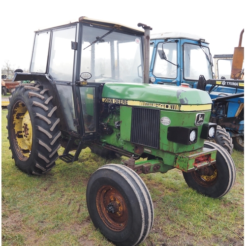 1653 - John Deere 1640 tractor. Runs and drives. Key in office