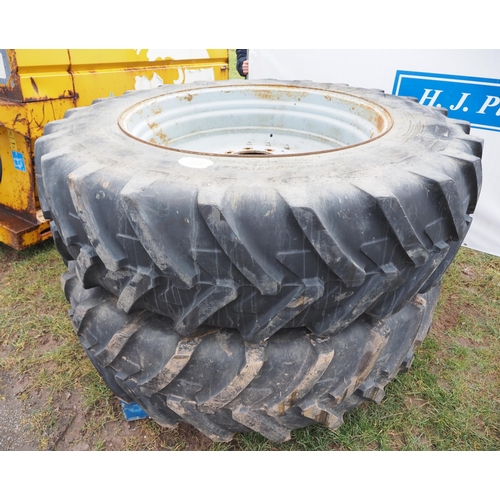 1659 - Pair of wheels and tyres 480/80R42