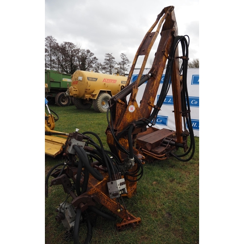 1665 - McConnel Hy Reach hedgetrimmer