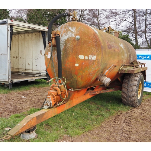 1683 - Slurry tanker