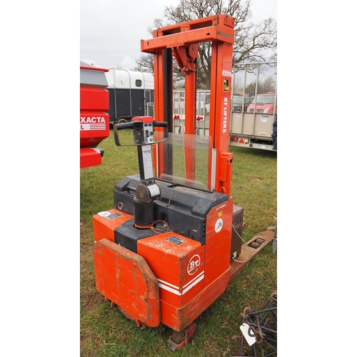 1700 - BT LSF 1250E Pallet truck