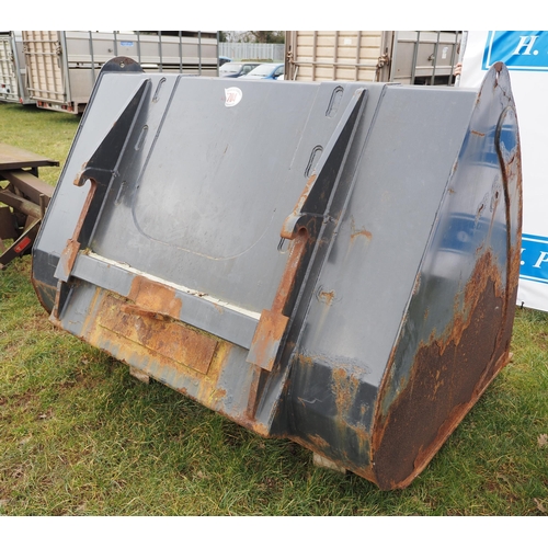 1704 - Large loader bucket