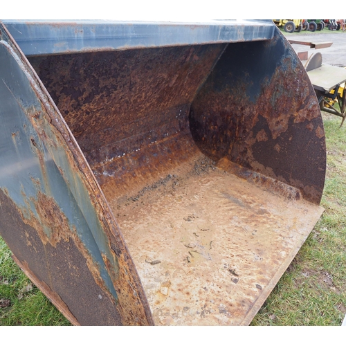 1704 - Large loader bucket