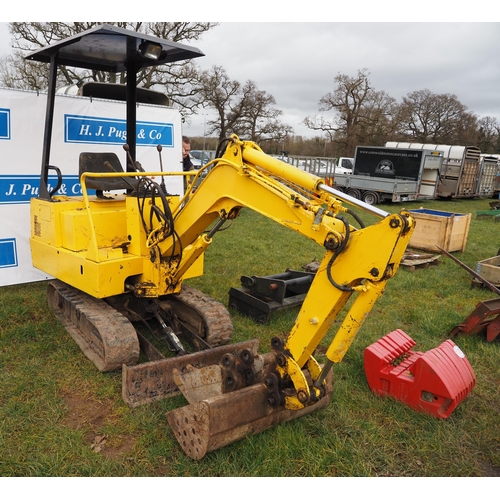 1727 - Nissan N120 1.5 ton mini digger, 1990. C/w 3 buckets. Starts, runs and drives. Key in office