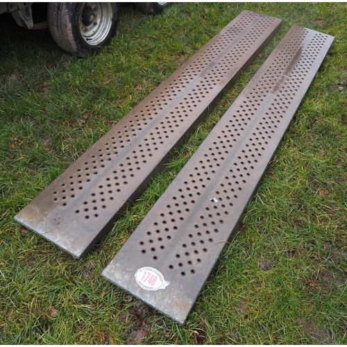 1748 - Steel ramps 8ft