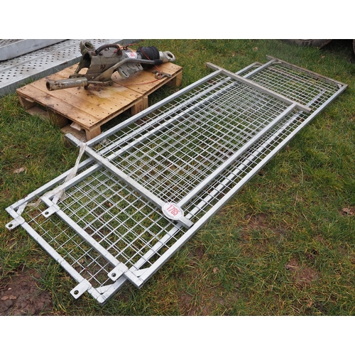 1765 - Mesh trailer sides