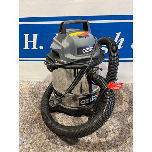 790 - Ozito vacuum cleaner, 240v