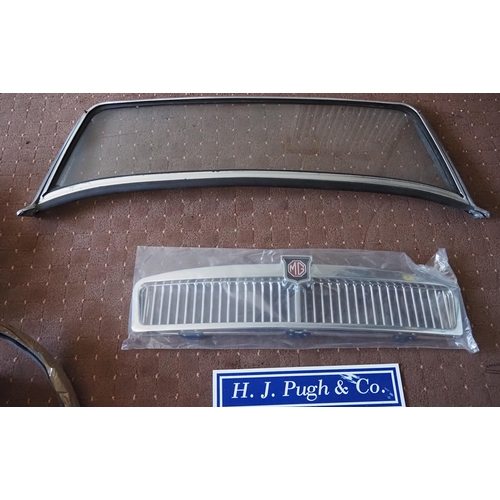 136 - MG grille and Sprite windscreen