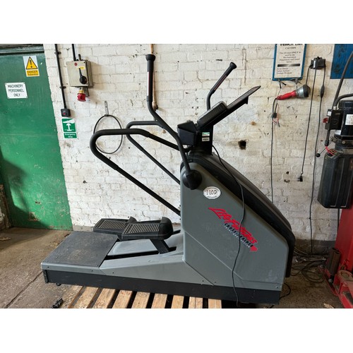 110D - LifeFitness cross-trainer