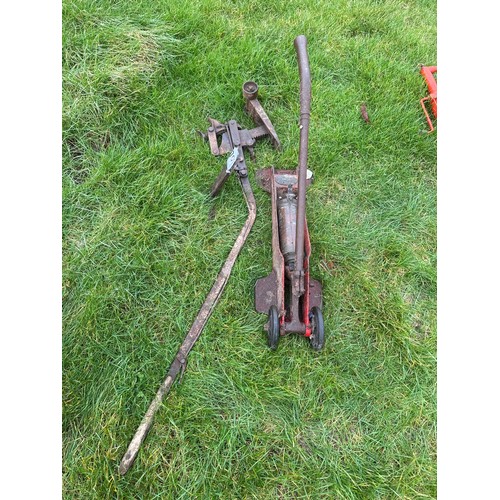 Lot 709       