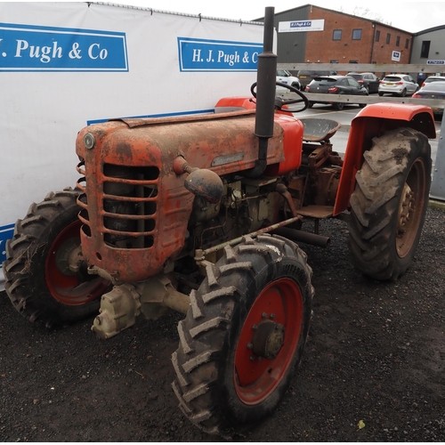 263 - Zetor 3045 tractor. 1968. Runs and drives. Good front tyres. C/w spare hydraulic top cover
