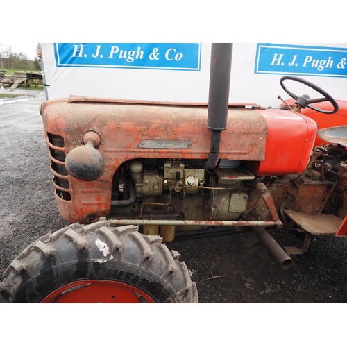 263 - Zetor 3045 tractor. 1968. Runs and drives. Good front tyres. C/w spare hydraulic top cover