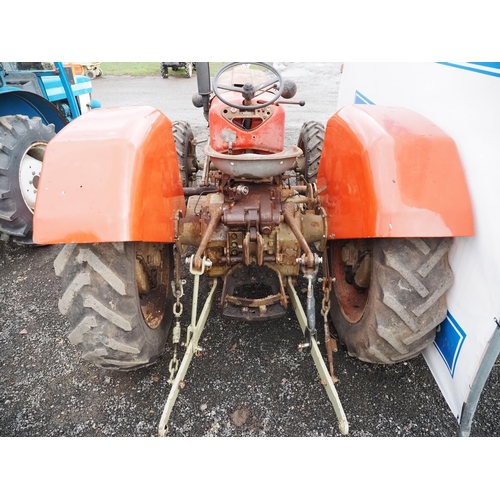 263 - Zetor 3045 tractor. 1968. Runs and drives. Good front tyres. C/w spare hydraulic top cover