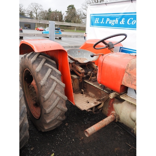 263 - Zetor 3045 tractor. 1968. Runs and drives. Good front tyres. C/w spare hydraulic top cover
