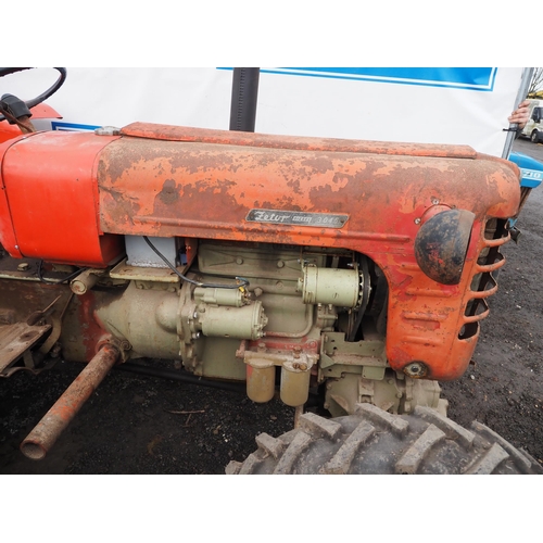 263 - Zetor 3045 tractor. 1968. Runs and drives. Good front tyres. C/w spare hydraulic top cover