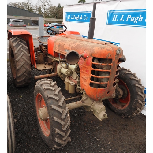 263 - Zetor 3045 tractor. 1968. Runs and drives. Good front tyres. C/w spare hydraulic top cover