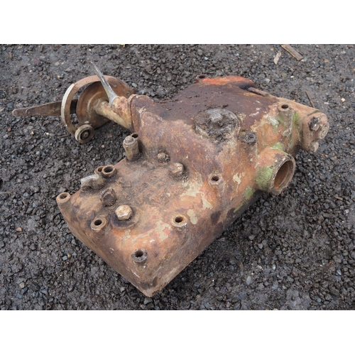 263 - Zetor 3045 tractor. 1968. Runs and drives. Good front tyres. C/w spare hydraulic top cover