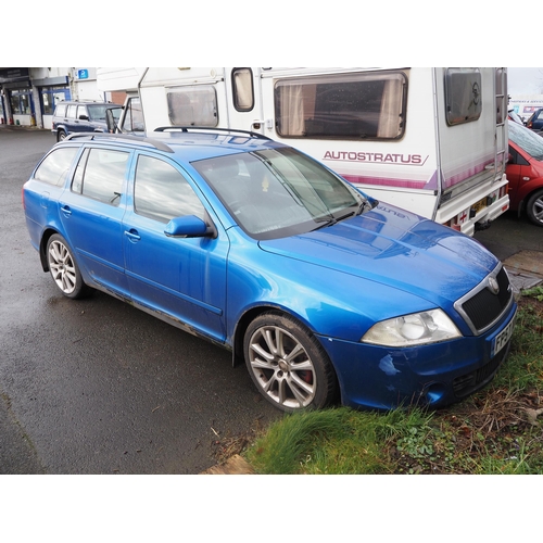 365 - Skoda Octavia VRS saloon. 2007
Runs, MOT until 23/04/2025. Showing 161,000 miles, c/w tow hitch. Reg... 