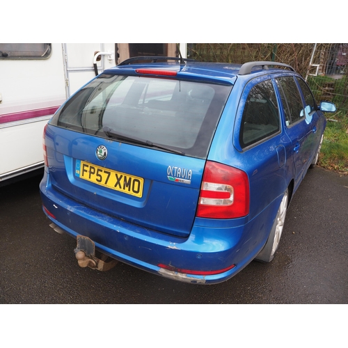 365 - Skoda Octavia VRS saloon. 2007
Runs, MOT until 23/04/2025. Showing 161,000 miles, c/w tow hitch. Reg... 