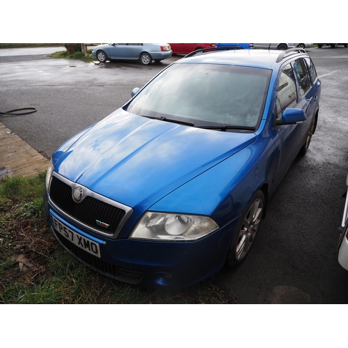 365 - Skoda Octavia VRS saloon. 2007
Runs, MOT until 23/04/2025. Showing 161,000 miles, c/w tow hitch. Reg... 