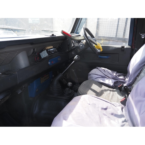 Land Rover Defender 90. MOT until 24/10/25. Reg. R469 PCJ. V5, key and ...