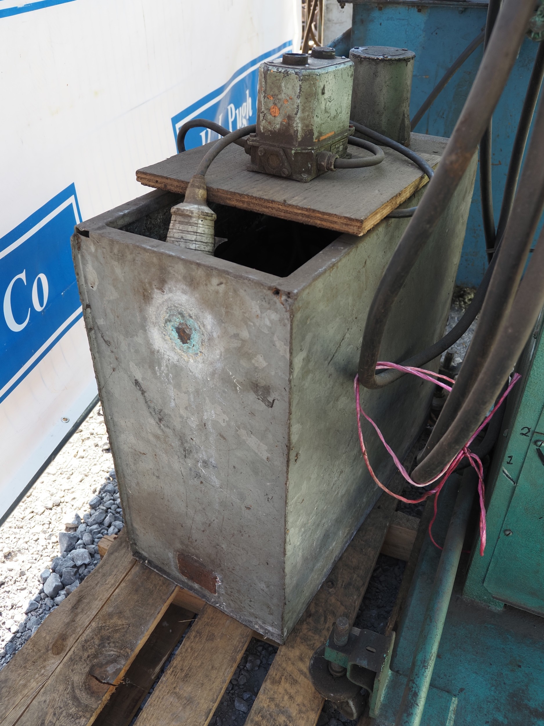 Induction rivet heater with cooling tank and pump. In good working order