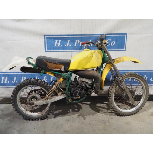 Suzuki PE175 motorcycle project. Circa 1979/1980. Engine turns over. No ...