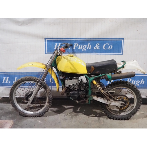 Suzuki PE175 motorcycle project. Circa 1979/1980. Engine turns over. No ...