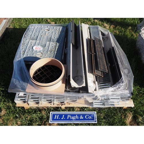 Lot 823       
