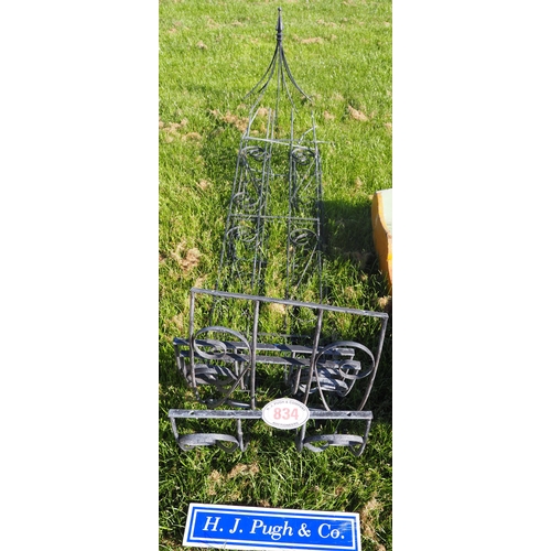 Lot 834       