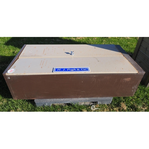 Lot 839       