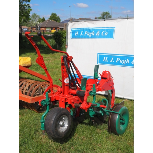 Lot 1809      