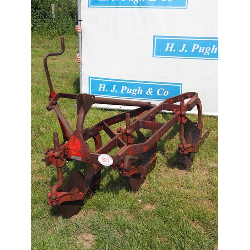 Lot 1821      