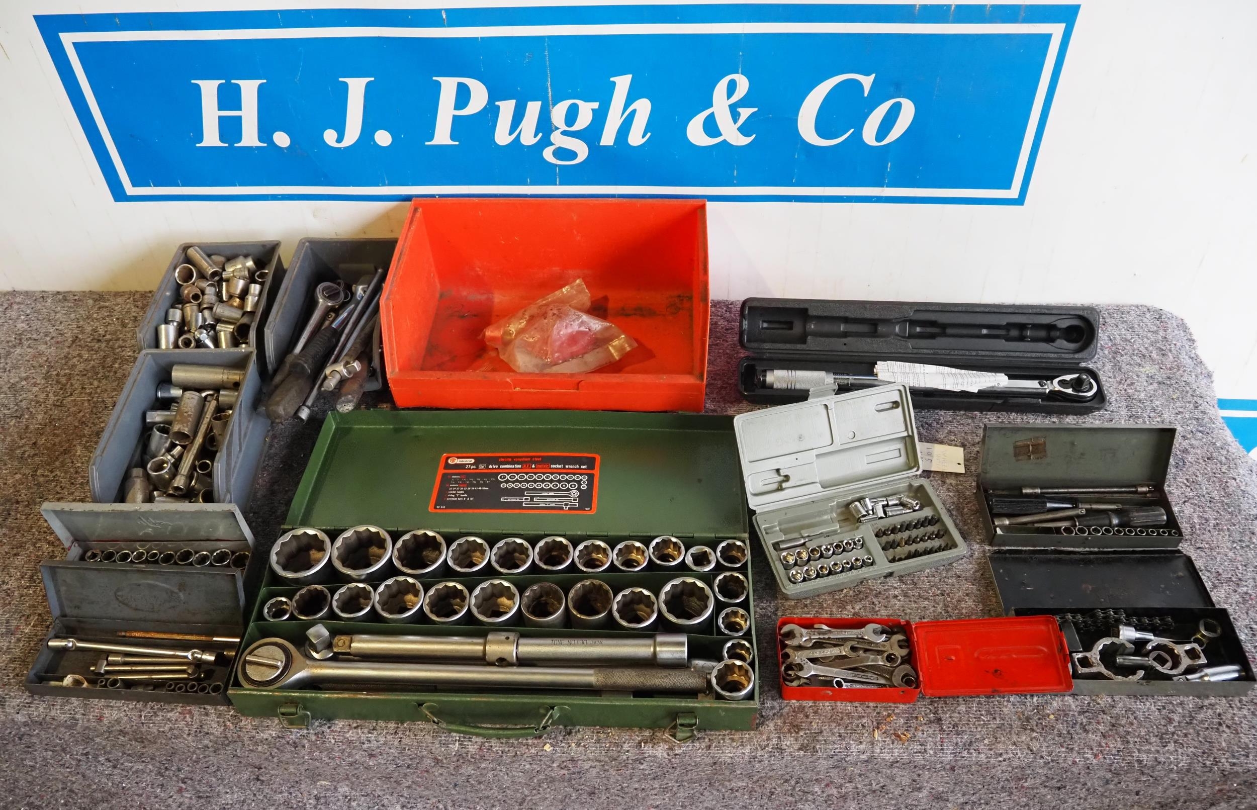 ETC Industrial socket set, spare sockets, torque wrenches and various ...