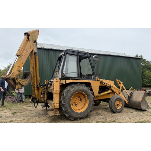 Case 580F digger. Runs, showing 4172 hours. C/w 3 buckets. Serial no ...