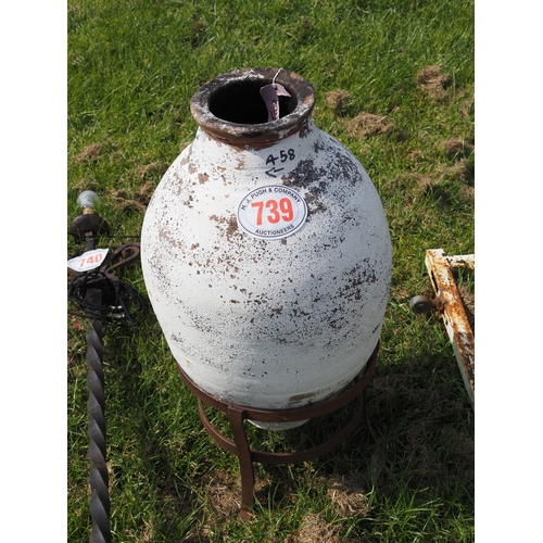 Lot 739       