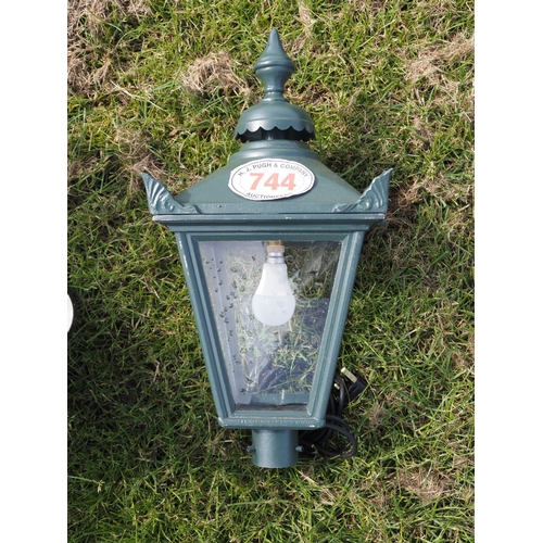 Lot 744       
